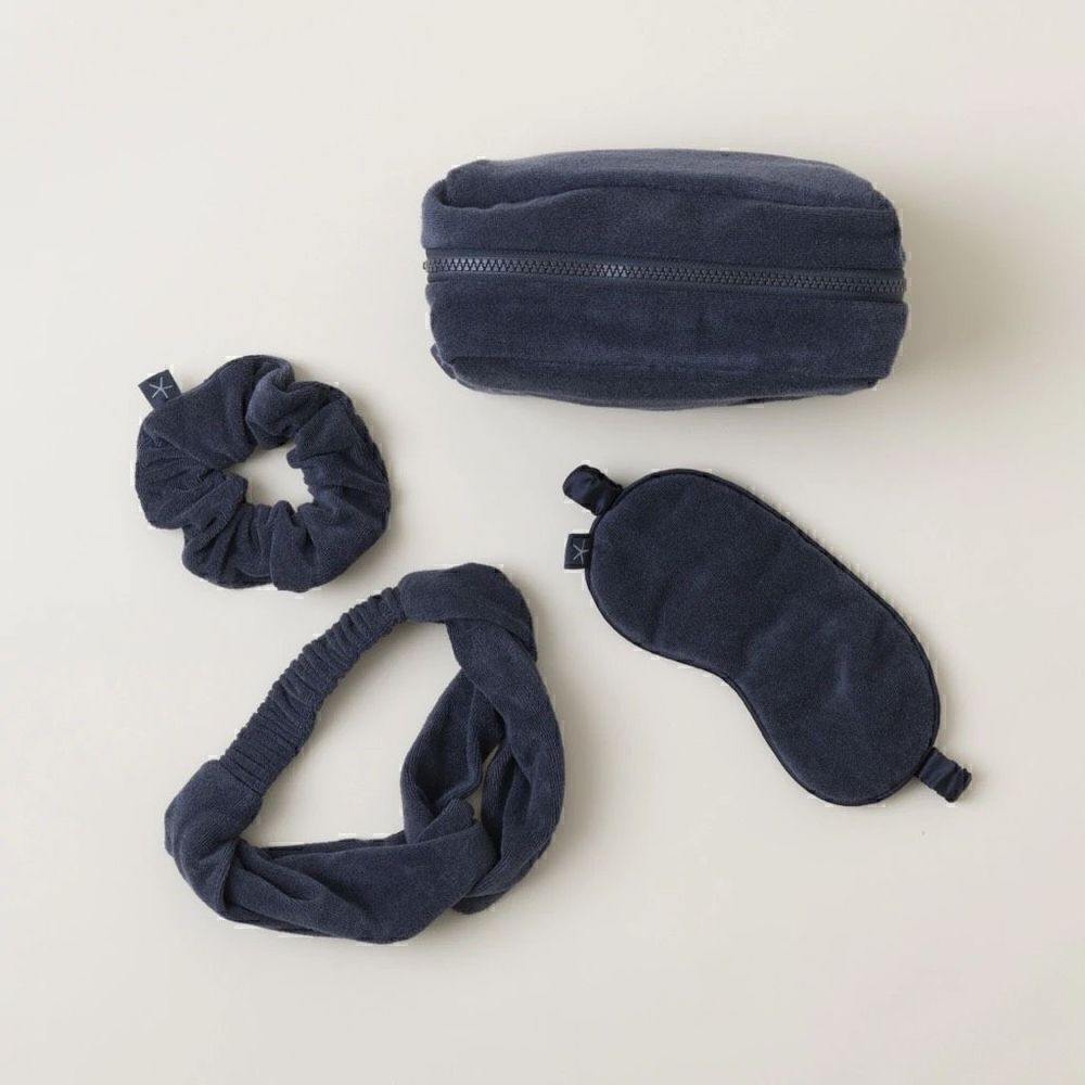 Barefoot dreams CozyTerry Resort 3-piece Set travel bag indigo new